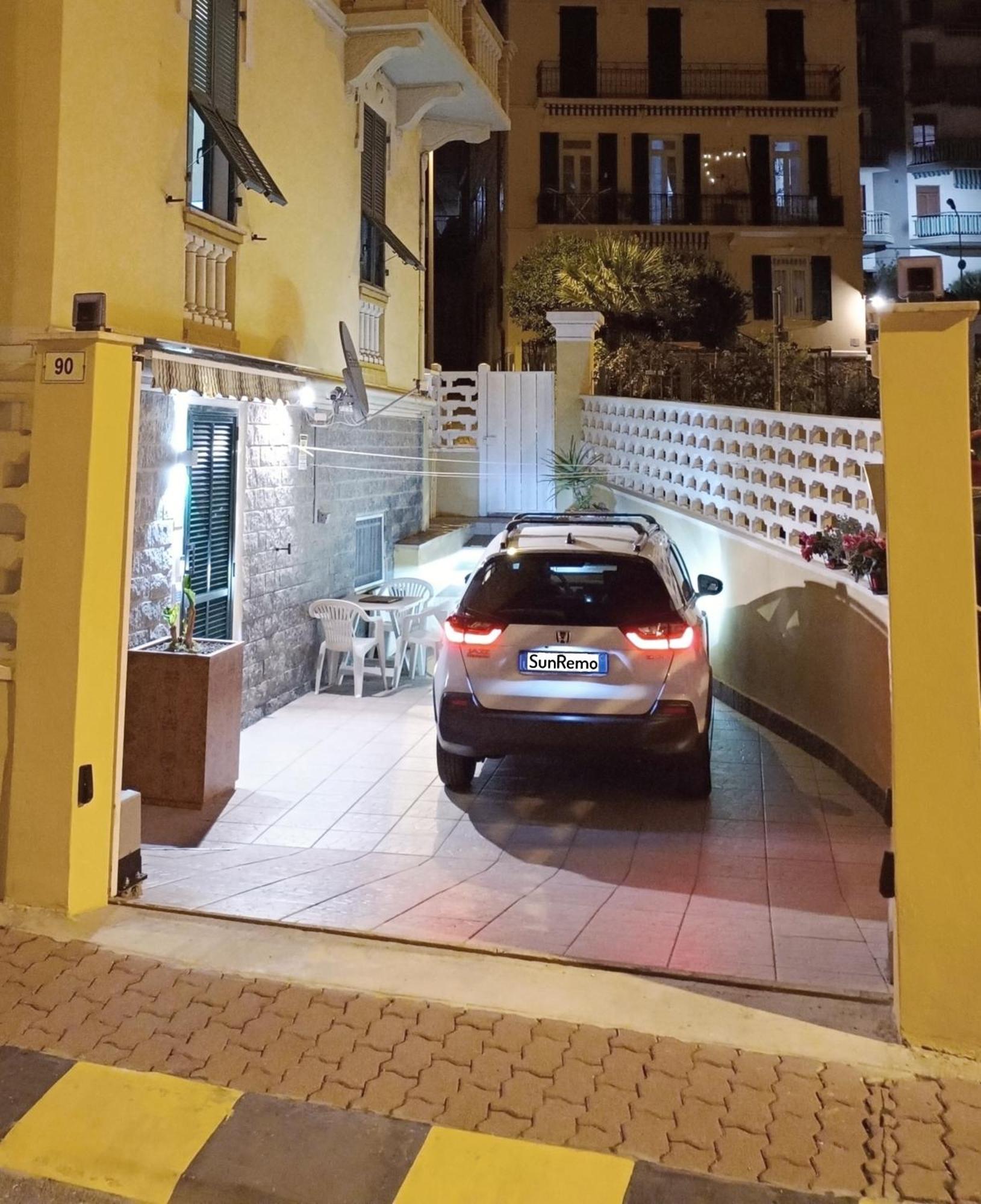 Casa Stefi Sunremo - Parcheggio Privato, 500 Mt Dalla Spiaggia ซานเรโม ภายนอก รูปภาพ